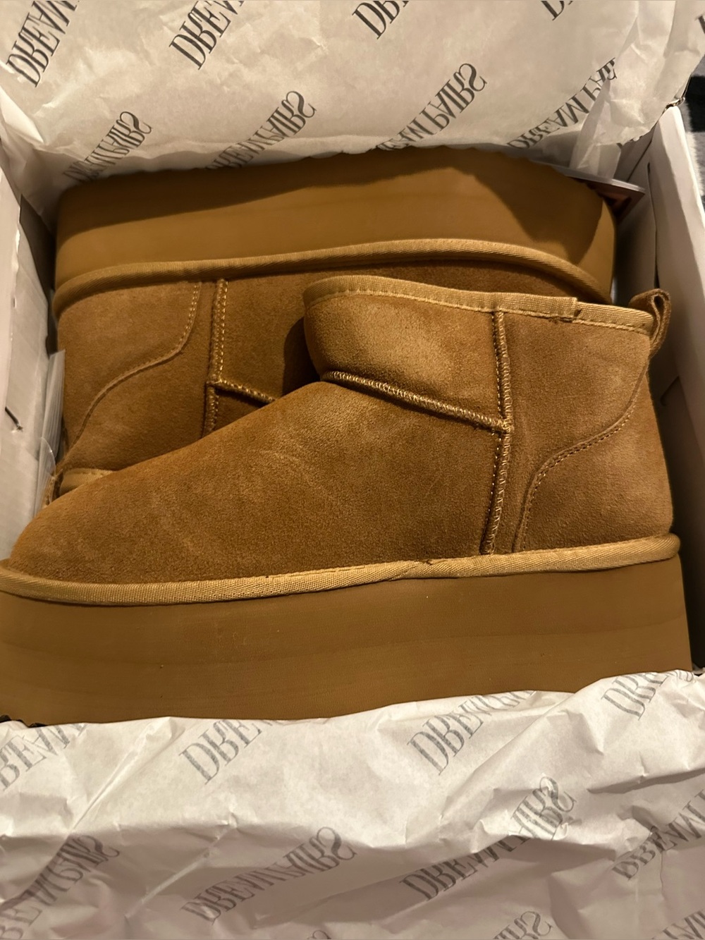 ‼️Dream Pairs Women’s Platform Anti Slip Boots Suede Size 7 ‼️ Open to Offers!